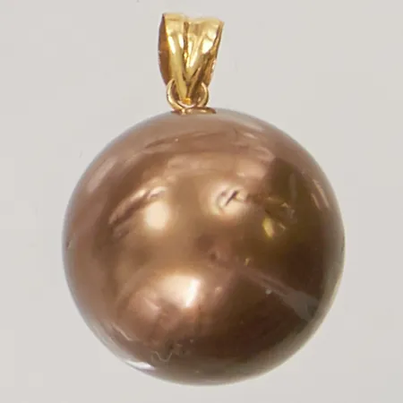 Hänge guldbrun odlad saltvattenspärla ca 13x11mm, 18K bruttovikt 3,1g.