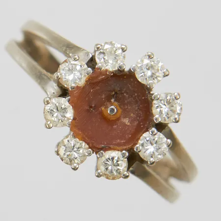 Ring med diamanter 8 x ca.0,06ct, saknar pärla i mitten, Ø18½, bredd: 2,5-12,5mm, vitguld, 14K Vikt: 4,9 g