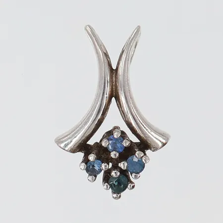 Hänge med blå stenar, längd inkl ögla ca 17mm, bredd ca 3-12mm, 925/1000 silver  Vikt: 1,3 g