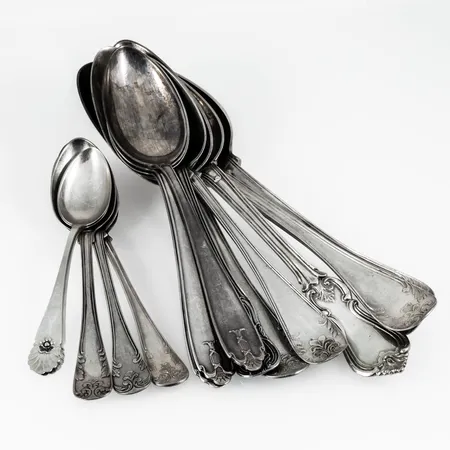 Diverse graverat silver (830/1000) vikt: 501,0g.