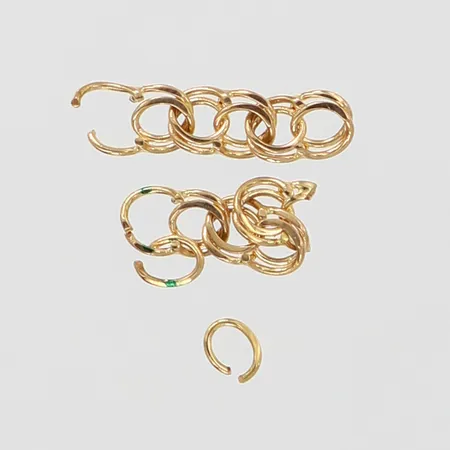 Guldskrot, defekta, 18K Vikt: 0,2 g