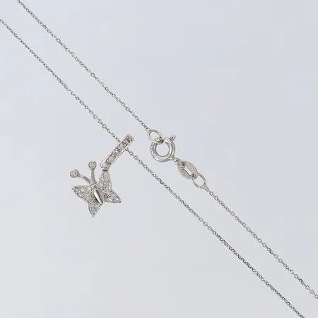 Kedja med hänge, diamanter ca 24 x 0,0025-0,005ct, längd 46cm, bredd ca 0,5mm, hänge 5,5x17mm, vitguld, 18K Vikt: 2,2 g