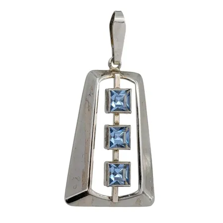 Retro Hänge 1960/70-tal, silver 835/1000, blå stenar, hänge längd inkl. ögla 45 mm, bredd 21,5 mm, Kordes & Lichtenfels (K&L) Pforzheim Tyskland, stenar utan anmärkning, svensk kontroll/importstämpel, fint skick Vikt: 4,7 g