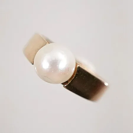 Ring med imitationspärla Ø7.2mm stl: 16¾ bredd: 3.9-7.2mm 18k 3,5g 