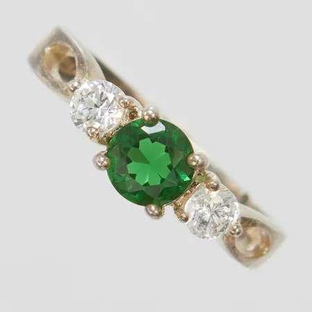 Ring med syntetiska stenar, Ø17, justerbar storlek, bredd: 2,6-5,4mm, Avon, silver, 925/1000 Vikt: 2,5 g