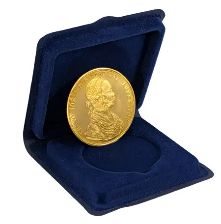 Guldmynt 4 Dukater 1915 - Franz Joseph I Österrike, 986/1000 (23,66K), Ø40 mm, fint exemplar, hög kvalitet, förvaras i etui Vikt: 13,9 g
