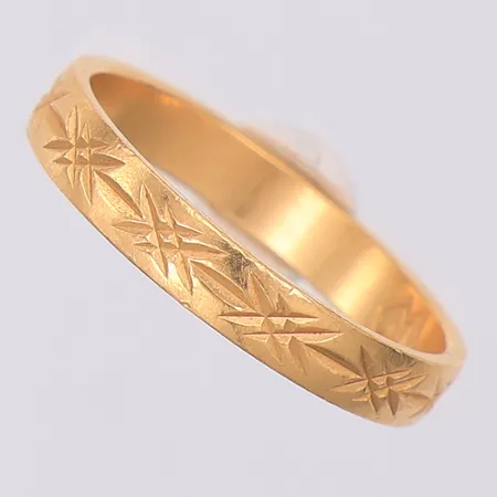 Ring mönstrad stl 16, gravyr, Schalins AB, 18K Vikt: 2,2 g