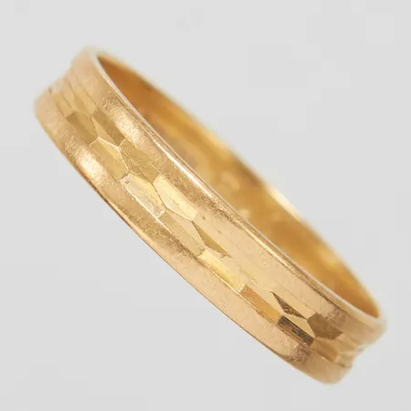 Ring med mönsterdekor, stl18, bredd 4mm, gravyr, 18K Vikt: 2,4 g