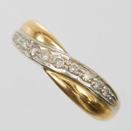 Ring med 9 diamanter 0,20ctv, Ø19, bredd: 2,9-6,3mm, GFAB, 18K Vikt: 4 g