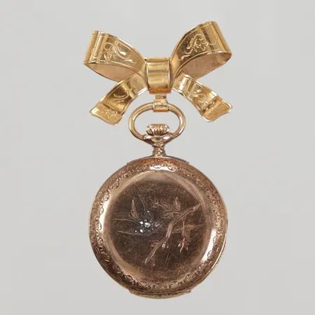 Mormorsur, 14K, Ø31,5mm, broschdel/rosett i 18K, defekt, bucklor, Stigbert, Bruttovikt: 28g.