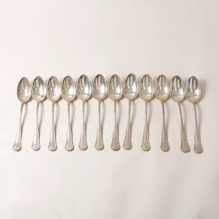 12 Matskedar, modell Hallbergs Chippendale, längd: 21,5cm, monogram, CG Hallberg, Stockholm år 1916, 830/1000 silver. Vikt: 792,7 g