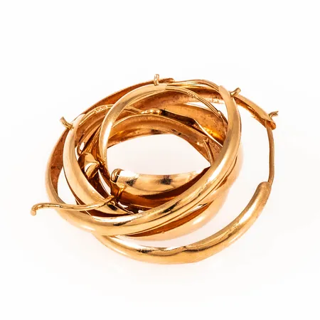 Diverse defekt guld i 18K. Vikt: 3,7g.