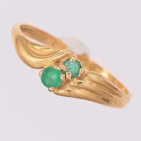 Ring gröna stenar stl 16¾, kattfot, 18K Vikt: 1,2 g