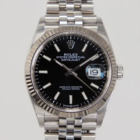 Herrur Rolex Datejust, stål, automatisk, 36mm, ref: 126234, snr: R86328S3, Cal. 3235, verknr: 7G660295, boettnr: 2080, vitguldsring, safirglas, datum, jubileelänk, stål, viklås, total längd ca 18cm, 1 extra länkbit, certifikat daterat 05-12-2019, kvitto från Krons, tag, box, ytterkartong.