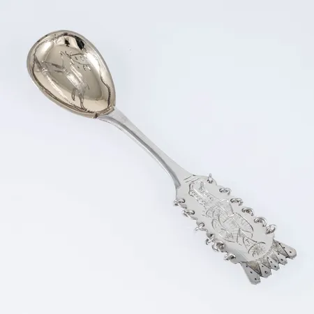 12 kaffeskedar i silver (830/1000) av modellen Lapp med handgraverat samemotiv. Längd 115 mm. Vikt: 164,3g. Stämplad COP (C.O. Persson AB, Haparanda), S och kattfot.