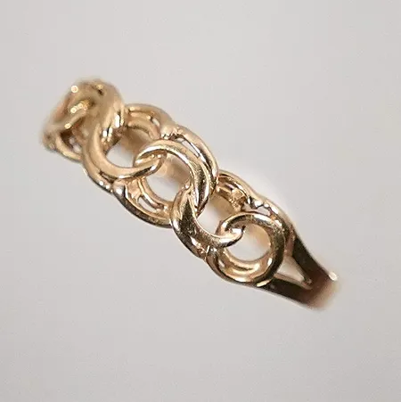 Ring bismark stl: 18 bredd: 1.6-5.6mm 18k 1,4g 