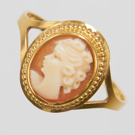 Ring med snäckskalskamé, Ø17½, bredd: 1,6-13mm, 18K Vikt: 1,5 g