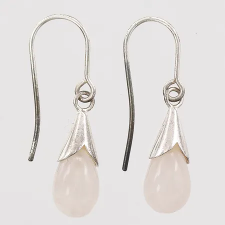 Ett par örhängen med rosenkvarts, längd: 30mm, bredd: 8mm, GHA, 925/1000 silver, bruttovikt: 4,4g.