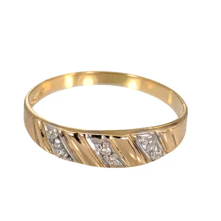 Ring, 18K guld, Diamant 0,005ct, svensk kontrollstämpel, Ø18,0 mm, bredd 1,9 - 4,3 mm Vikt: 1,4 g