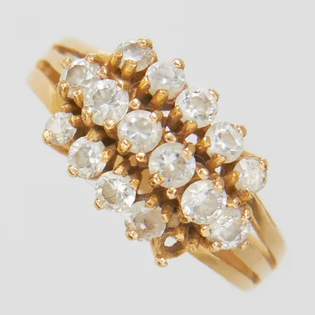 Ring med vita stenar, Ø17½, bredd: 2,6-9,9mm, saknar sten, skev skena, 18K Vikt: 3,7 g