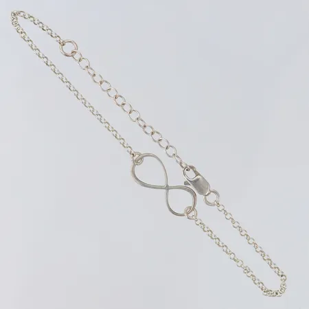 Armband med evighetsåtta, längd 16-21cm, bredd 1-8mm, Silver 925/1000. Vikt: 1,8 g