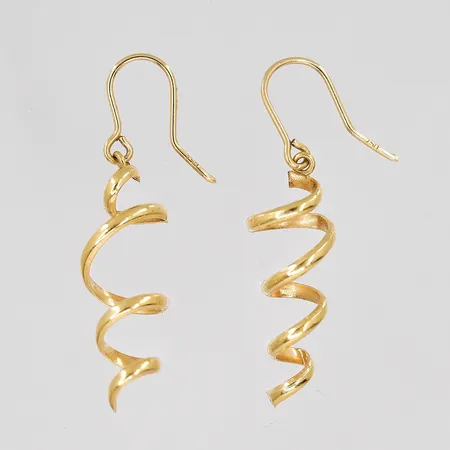 Ett par örhängen, längd 30mm, 18K Vikt: 0,7 g