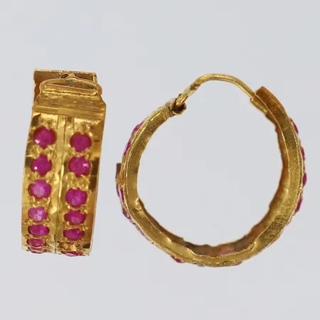 Par örhängen med rosa stenar, defekta, saknar stenar, ostämplat 18K Bruttovikt; 5,2g Vikt: 5,2 g
