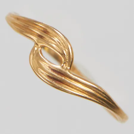 Ring, stl17½, bredd 1,2-5,5mm, 18K. Vikt: 0,9 g