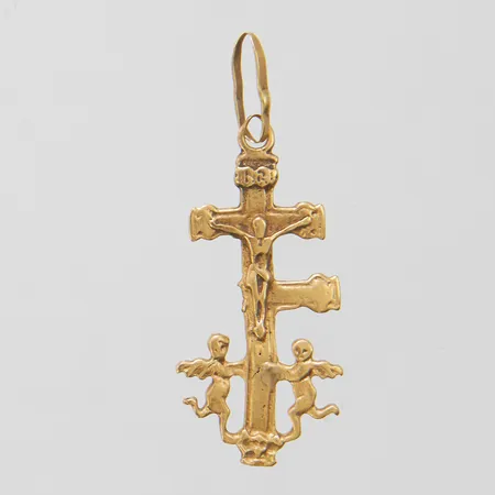 Hänge, Caravaca kors, 33,1x12,2mm, skadat, 18K Vikt: 1,1 g