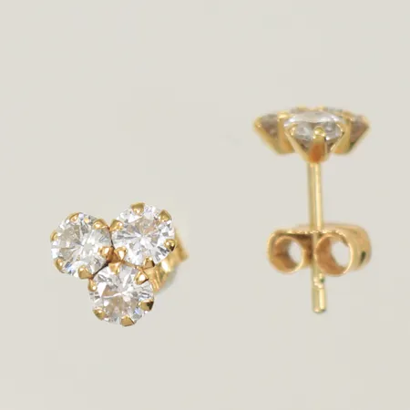 Ett par örhänge med vita stenar 6x6mm 18K Bruttoviikt 0,6g Vikt: 0,6 g