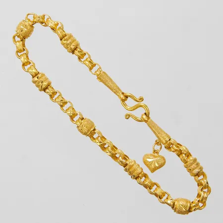 Armband, längd: 17,3cm, bredd: 3,5-5mm, integrerat berlock, Thaiguld, 2 Slung, 23K Vikt: 7,6 g