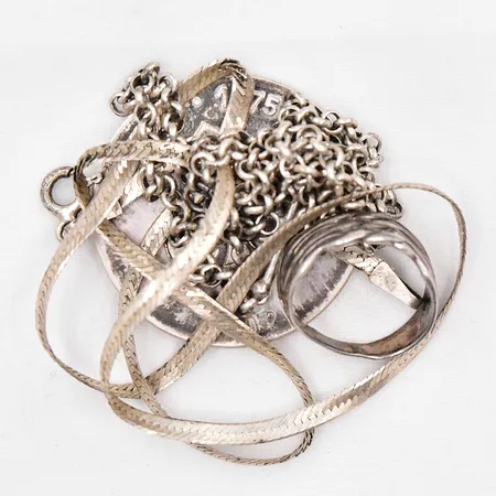 Diverse silver, defekt, 830/1000 Vikt: 31,3 g