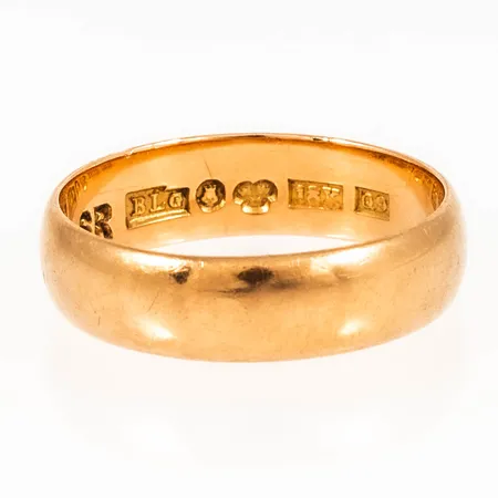 Diverse graverat guld i 18K. Vikt: 6,1g.