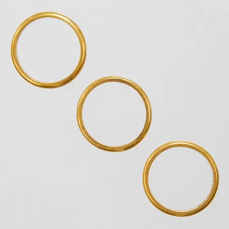 3 Ringar släta, Ø19¾-20, bredd: 2,8-3mm, personliga gravyrer, 23K Vikt: 16,5 g