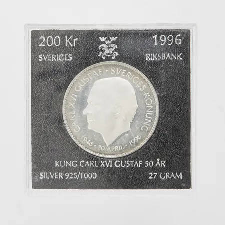 Minnesmynt Kung Carl XVI Gustaf 50 År, 1996, nominellt värde: 200kr, plastetui, silver, 925/1000 Vikt: 27,2 g