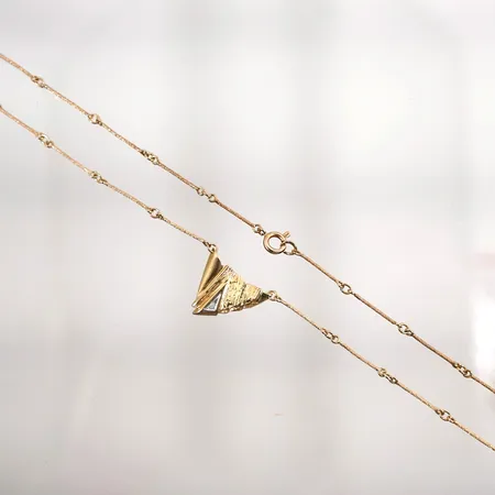 Collier stavkedja hänge med diamant längd 43cm smyckets mått 19,2mm x 14,9mm 18k 6g Vikt: 6 g