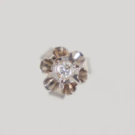 Udda örhänge med diamant 1x ca 0,03ct, vitguld 18K  Vikt: 0,6 g