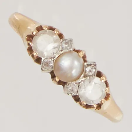 Ring Ø18¼, bredd:5mm, pärla, vita stenar, 18K 2,8g.