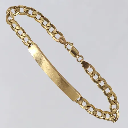 Armband Pansar med namnbricka, längd 18cm, bredd ca 6mm, repig, något buckligt, 18K Vikt: 6,6 g