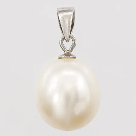 Hänge med pärla, längd inkl. ögla: 21mm, bredd: 11mm, GHA, 925/1000 silver, bruttovikt: 2,4g.