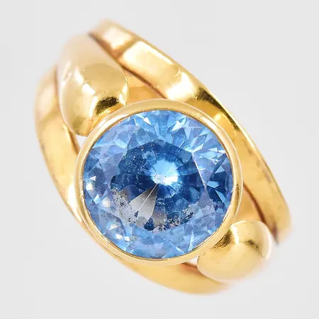 Ring med blå sten, stl 18, personlig gravyr, 18K Vikt: 4,1 g