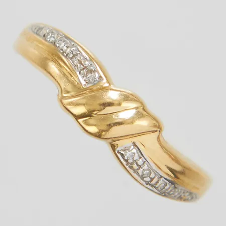 Ring med diamanter 10 x ca.0,0025ct, 8/8-slipade, Ø17½, bredd: 1,5-5,1mm, 18K Vikt: 2,9 g