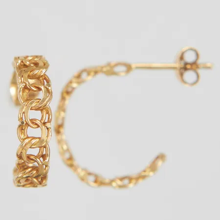 Ett par örhängen Bismarck, ca 15,5x4mm, stift, 18K. Vikt: 2,1 g