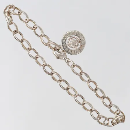 Armband med berlock, längd 18cm, bredd 5mm, bucklig, Silver 925/1000.  Vikt: 8,1 g