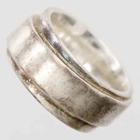 Ring, stl: 15¾, bredd: 9mm, slitage/repor, ESPRIT, 925/1000 silver. Vikt: 12,2 g