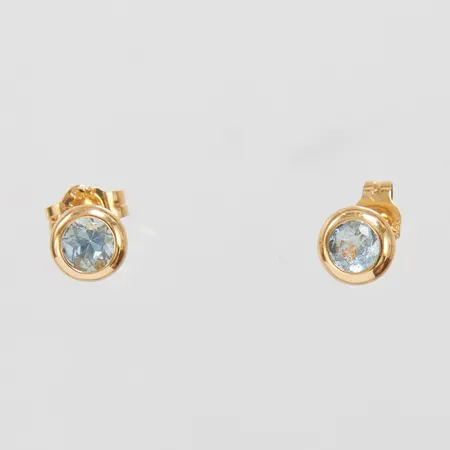 Örhängen med akvamariner, Ø5,7mm, skadad sten, 18K Vikt: 1,4 g