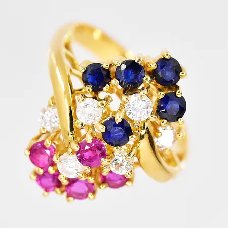 Ring med diamanter, ca 0,32ctv, stl 16¾, färgade stenar, 18K Vikt: 6,8 g