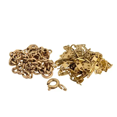 Diverse smycken, 18K guld, defekter Vikt: 5,6 g