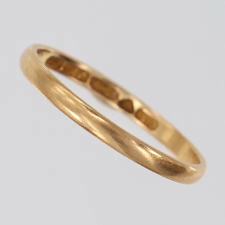 Ring slät, stl: 17, bredd 1,9mm, gravyr, 18K. Vikt: 1,3 g
