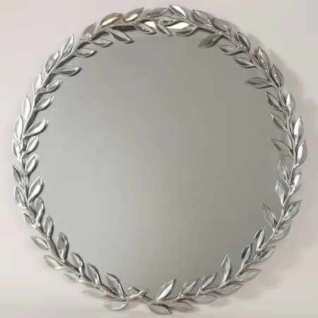 Spegel, modell 2492, "Lagerbladsspegeln", formgiven av Estrid Ericson för Firma Svenskt Tenn, Stockholm, ram med lagerbladskrans av tenn, ca Ø50cm, bruksslitage. Specialfrakt, kontakta pantbankskontoret för mer information.